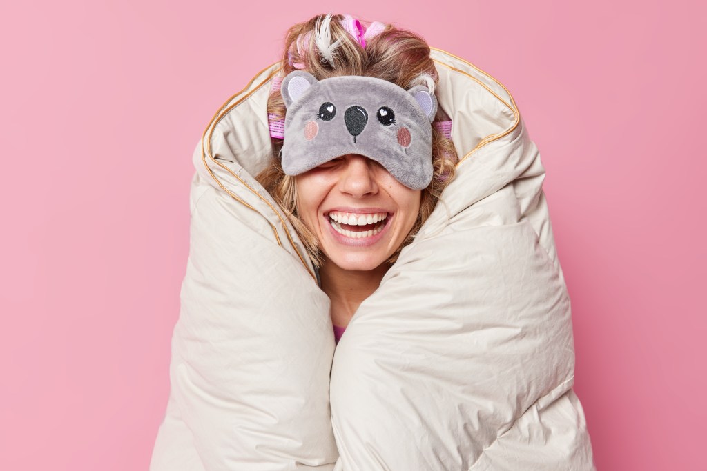 Conheça os benefícios de usar a máscara para dormir