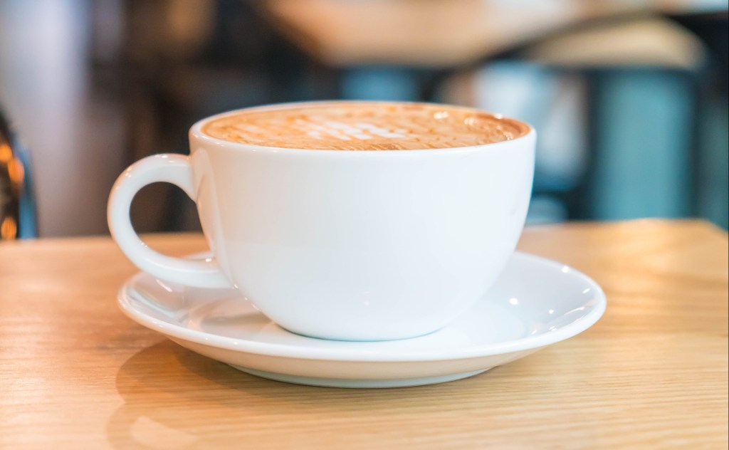 Confira o que os estudos apontam sobre quanto café tomar por dia