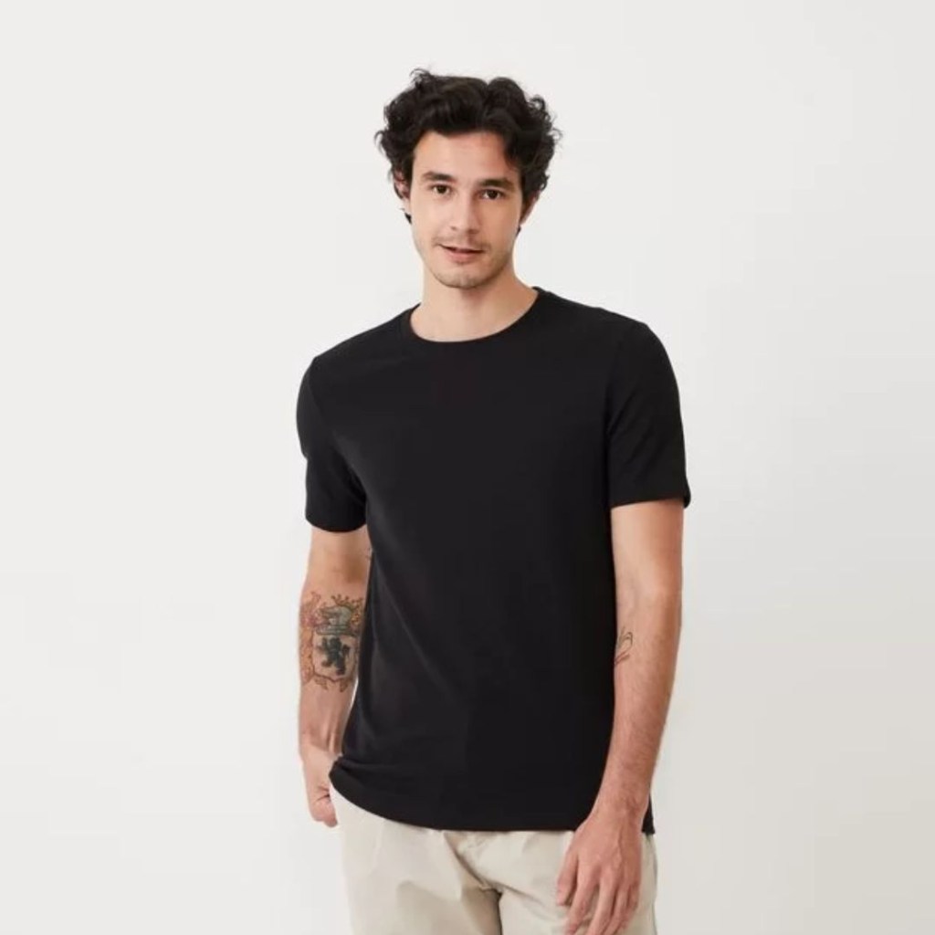 Camiseta preta básica