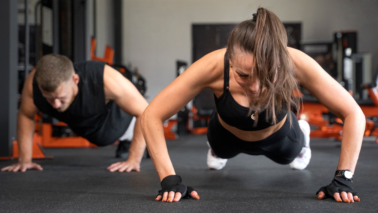 Saiba quais movimentos de força são capazes de melhorar o metabolismo