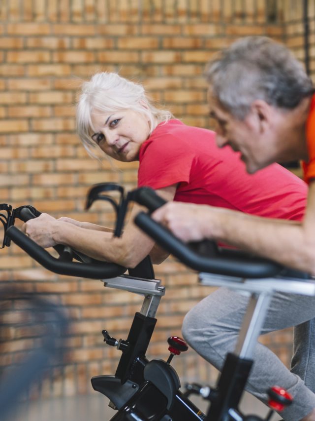 Capa de: Bike indoor para idosos: 4 benefícios da modalidade