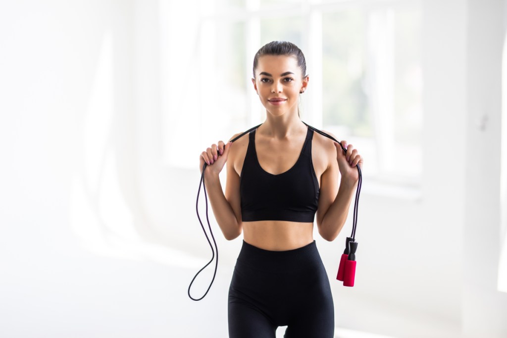 Pular corda aquece o corpo antes do treino – Benevita Wellness