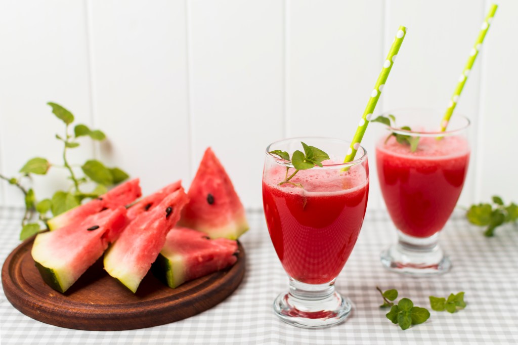 Receita de suco energético com melancia para curtir o Carnaval com disposição