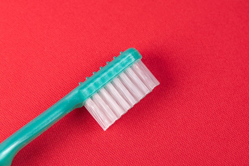 como escolher a escova de dente ideal