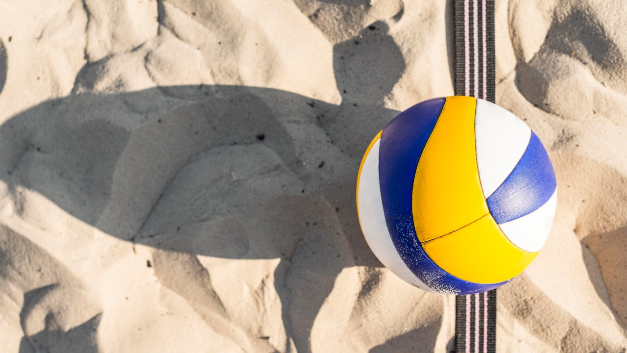 Profissional dá orientações para praticar esportes de areia de forma segura