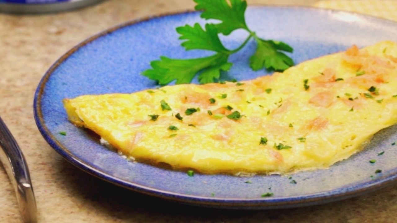 Veja como fazer omelete de atum em apenas 20 minutos
