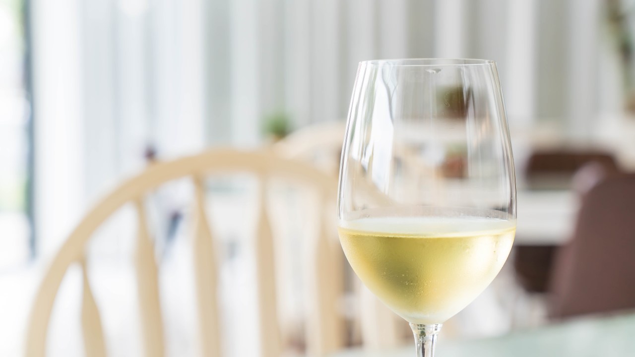 Veja as dicas para escolher os melhores vinhos para tomar em dias quentes