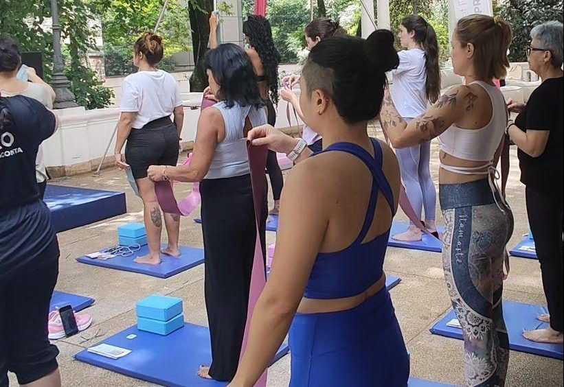 Casa Clã 2024: 3 posturas de yoga para trabalhar a sua autoestima