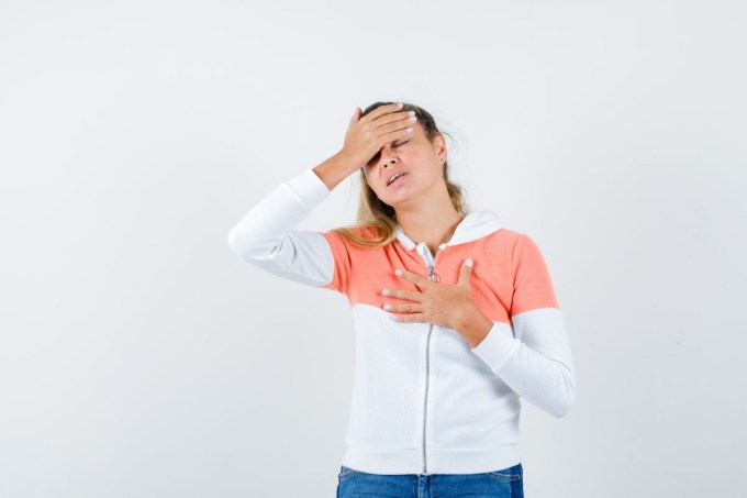 Por que o risco de problemas cardíacos aumenta após a menopausa