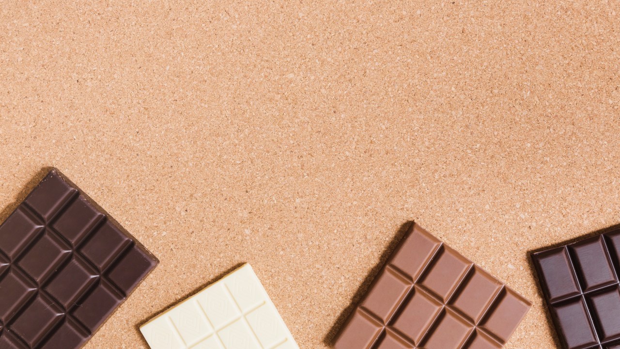 Nutricionista explica a diferença entre o chocolate light e diet