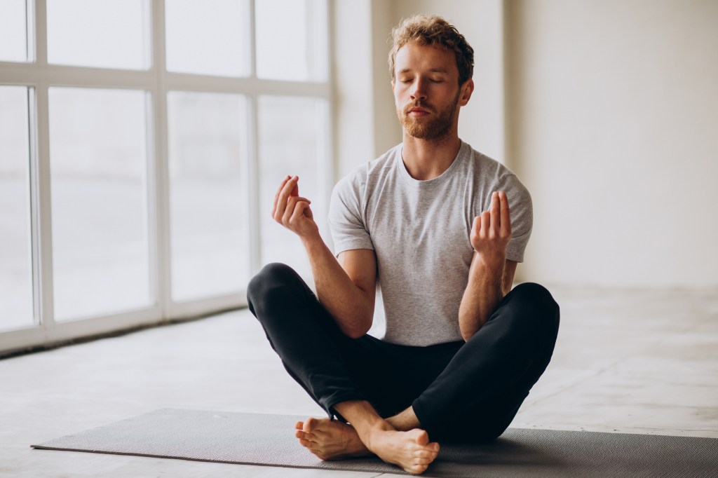 5 benefícios do yoga para a saúde do homem