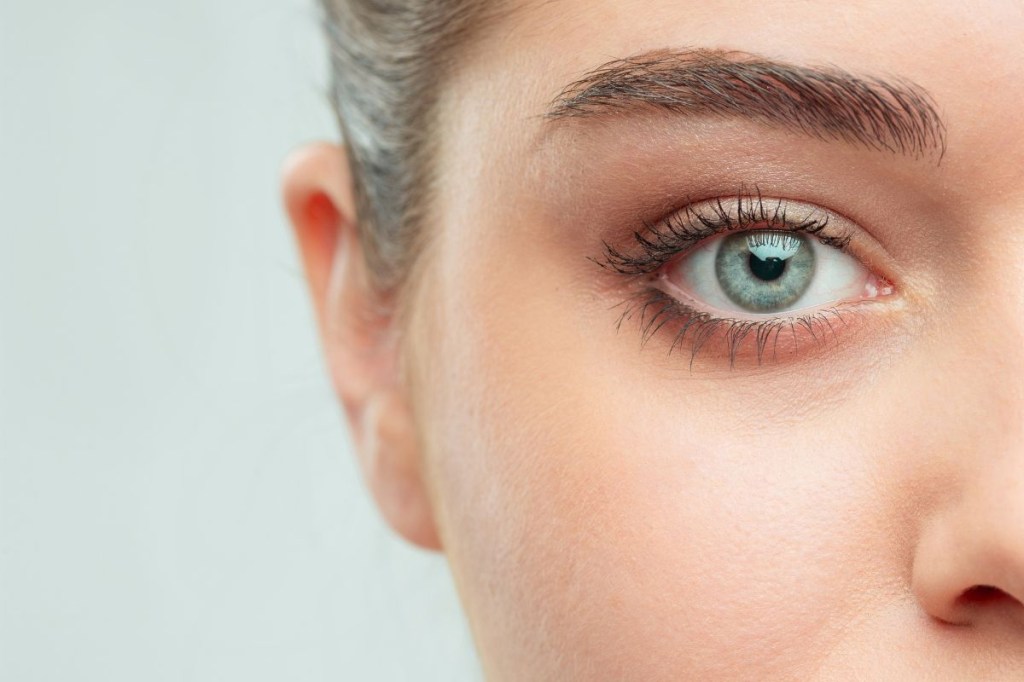 Olhos claros são mais sensíveis à luz?