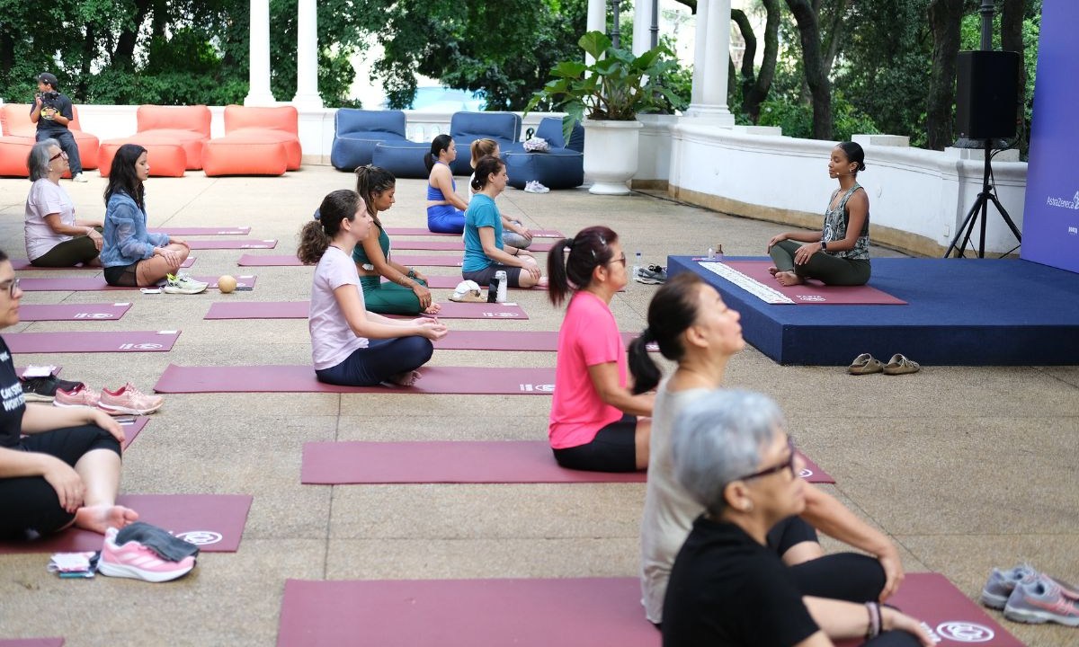 Aula de yoga com Vidya Studio, na Casa Clã 2024