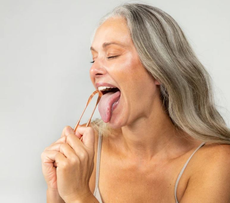 Raspador de língua: como usar e benefícios