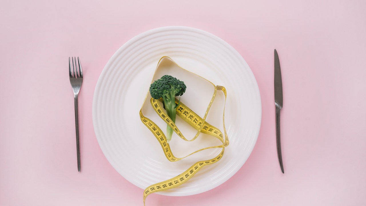 Nutricionista explica como as dietas da moda podem ser arriscadas para a saúde