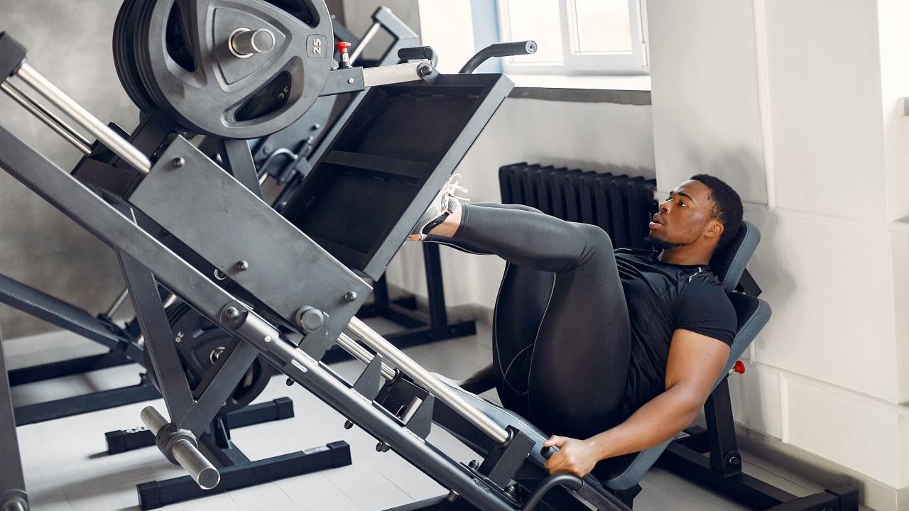 Confira tudo o que você precisa saber sobre o leg press 45°