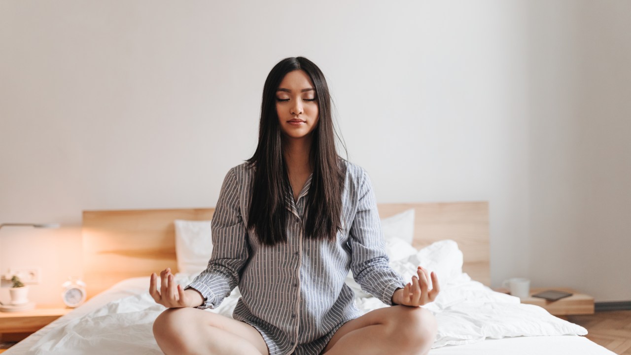 Aprenda três formas de meditar para dormir melhor