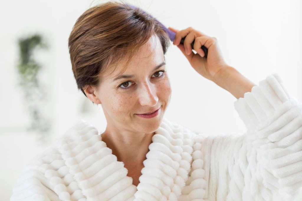 como cuidar do cabelo na menopausa