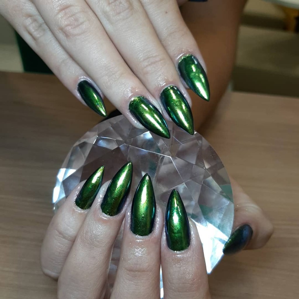 isabelaliraunhas unhas cromadas verdes