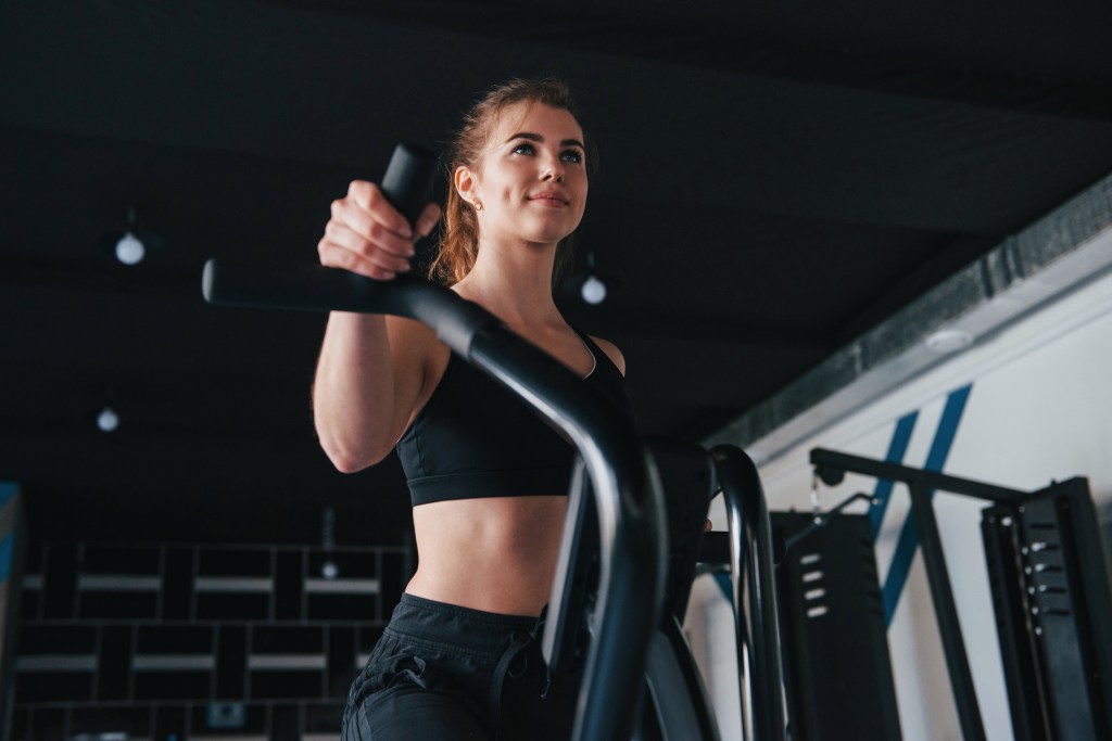 Descubra como fortalecer seu coração com musculação e aeróbicos