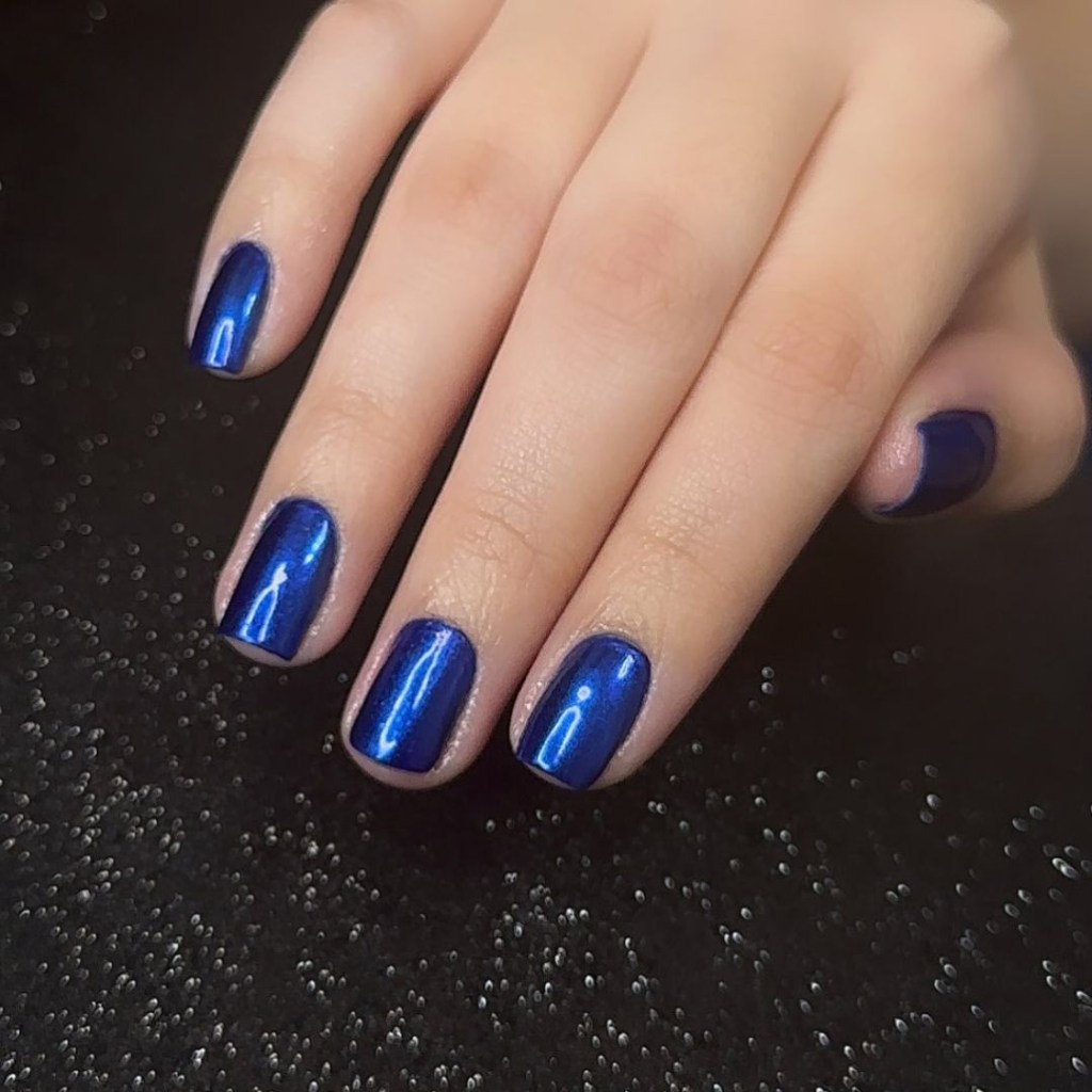 sterlima_studio unhas cromadas azuis