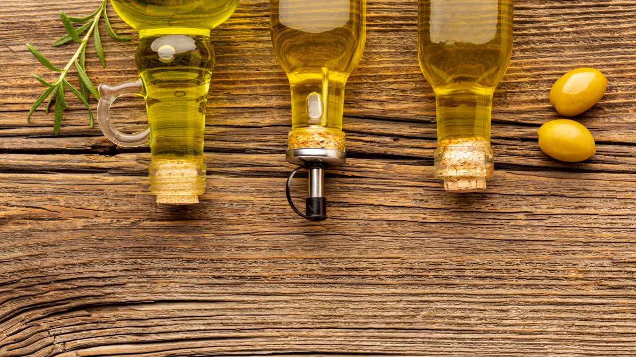 Confira 4 opções de óleos para substituir o azeite de oliva