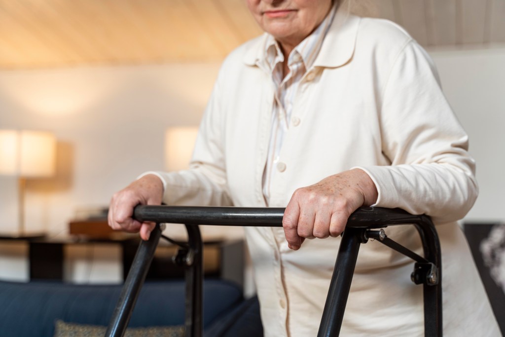 Veja como minimizar os riscos de quedas entre idosos