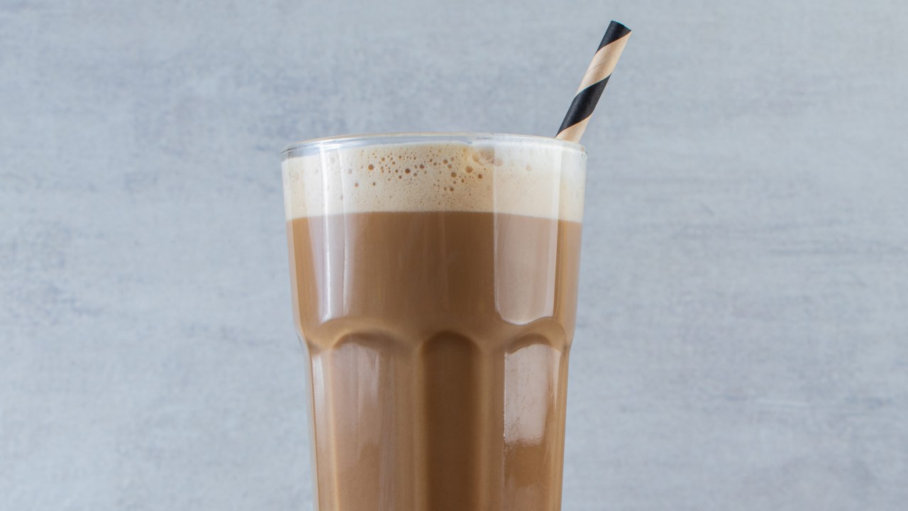 Aprenda a receita de shake de café energético para tomar no pré-treino