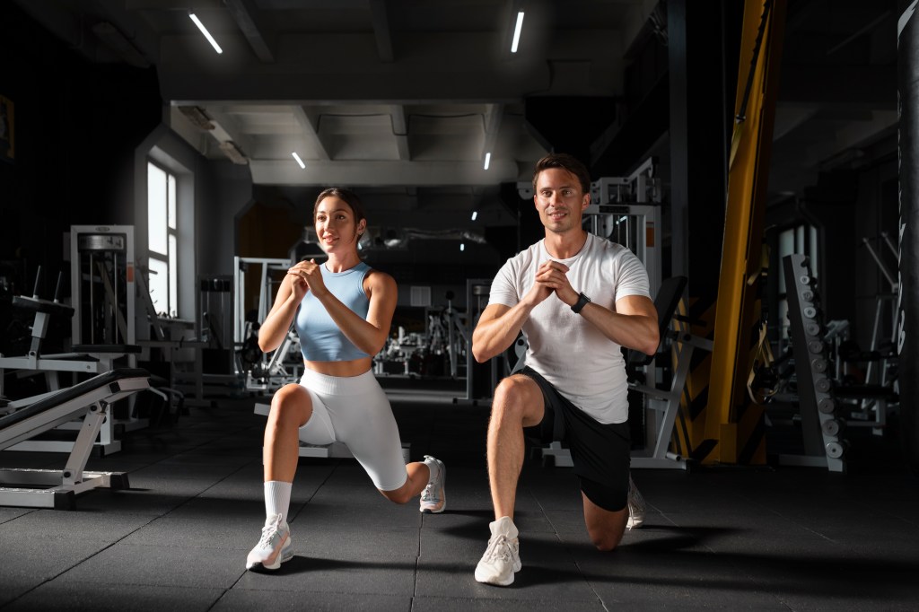 Treino em dupla: 4 exercícios para fazer em casal