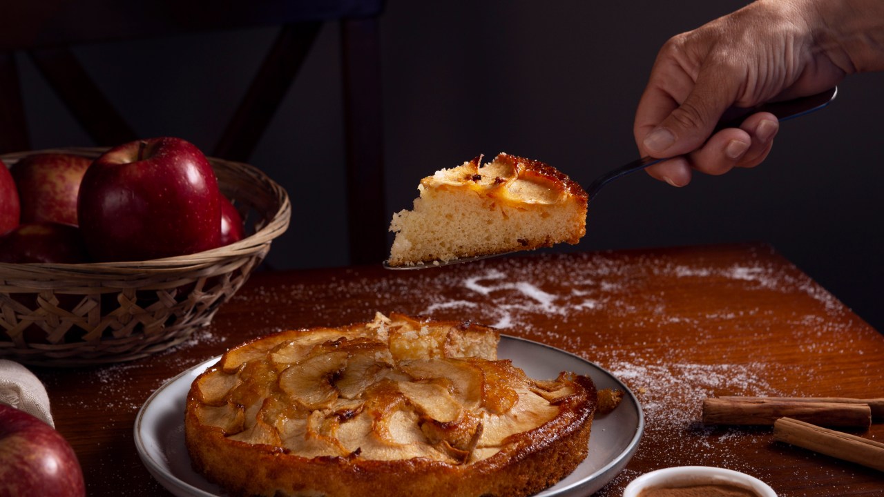 Veja a receita de bolo de maçã com canela