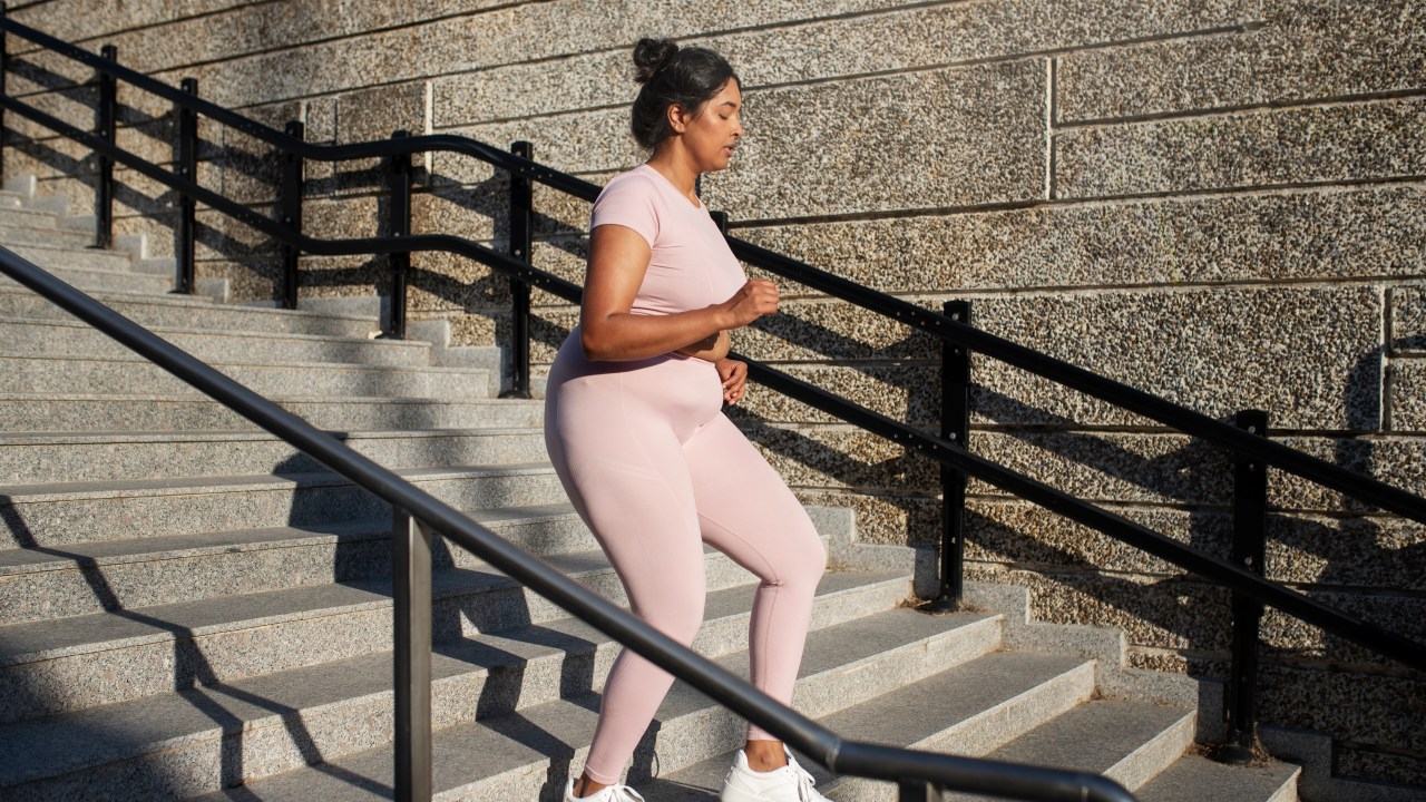 Profissional explica o que são os exercise snacks e quais seus benefícios