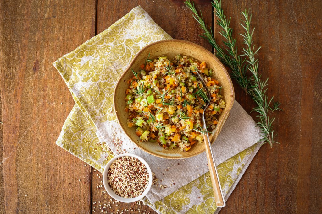 Receita saudável: couscous de quinoa com legumes