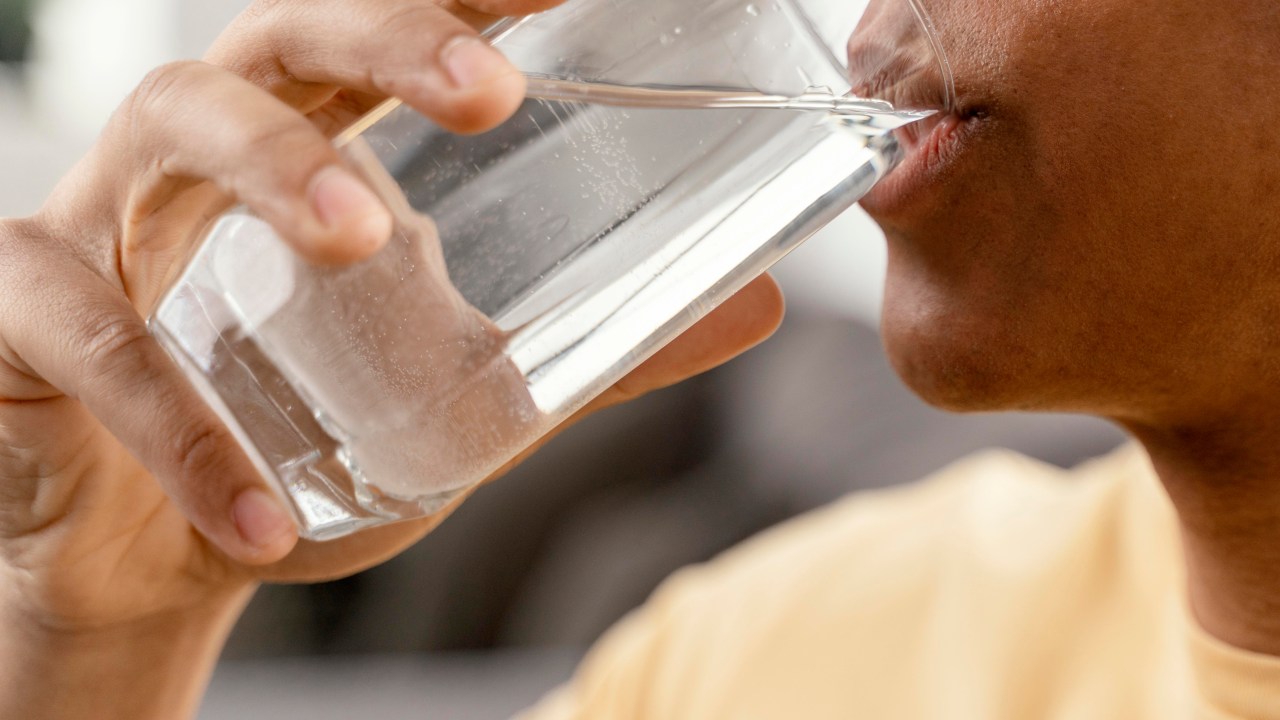 Entenda a importância do consumo de água nos dias secos
