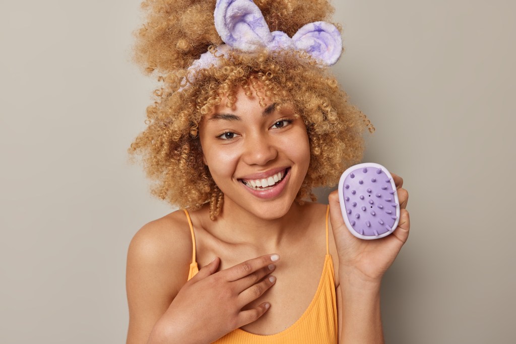 Esponjas massageadoras para banho: 4 opções que proporcionam conforto e bem-estar