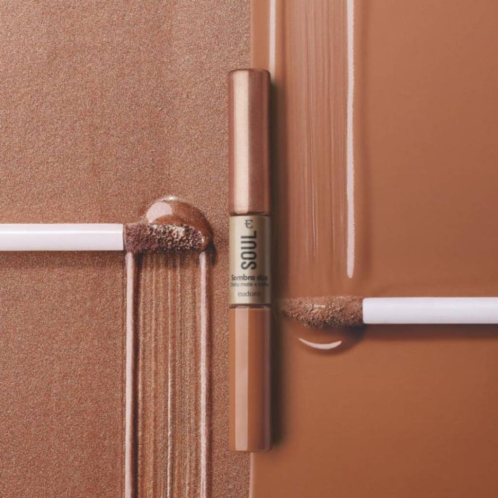 itens de beleza mocha mousse pantone 2025