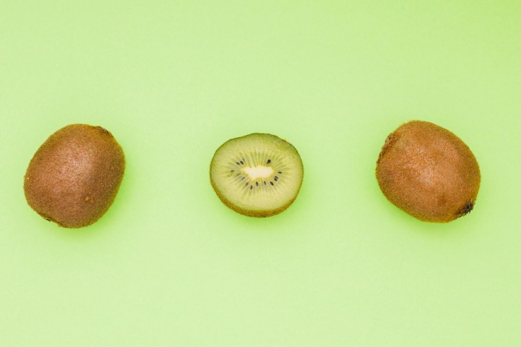 Descubra 5 frutas que garantem uma noite de sono tranquila