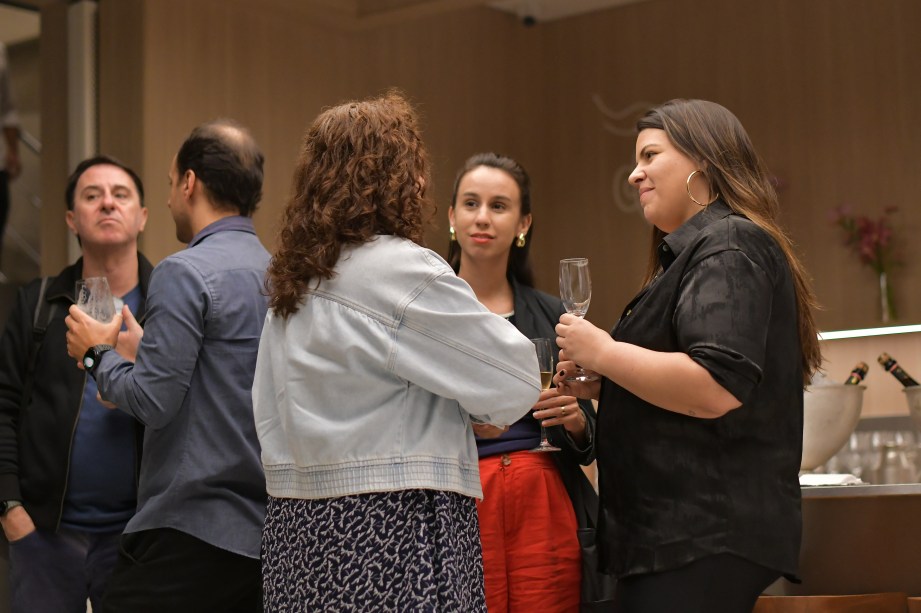 Representantes das marcas interagem durante coquetel no evento | Representantes das marcas interagem durante coquetel no evento |