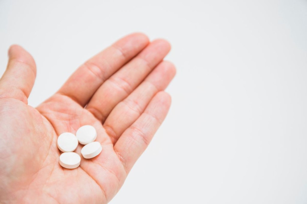 Ibuprofeno antes do treino? Entenda os perigos dessa tendência