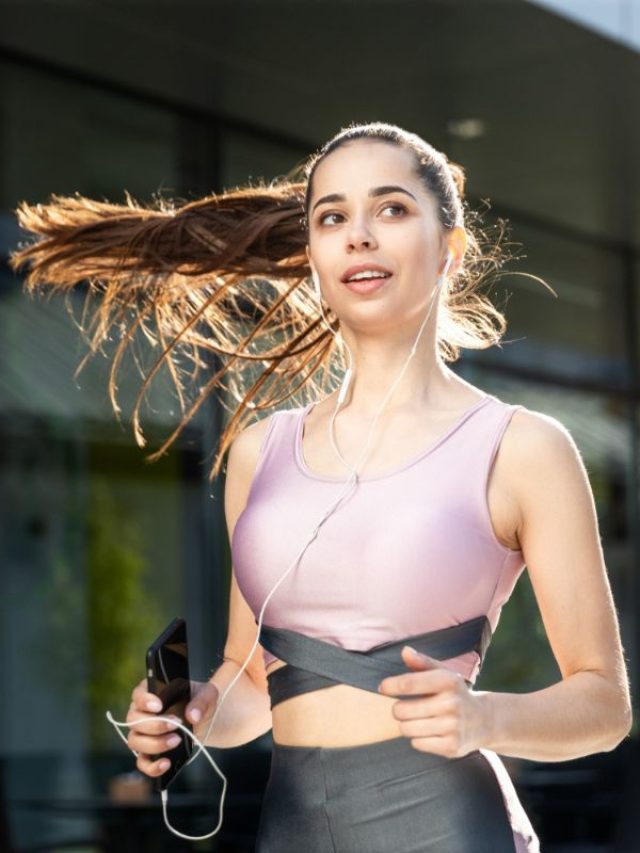 Capa de: Como treinar sem estragar o cabelo?