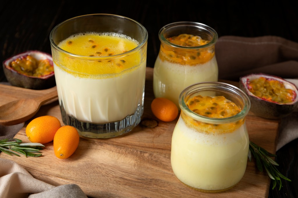 Mousse proteica de maracujá: fácil, rápida e saudável em 3 ingredientes