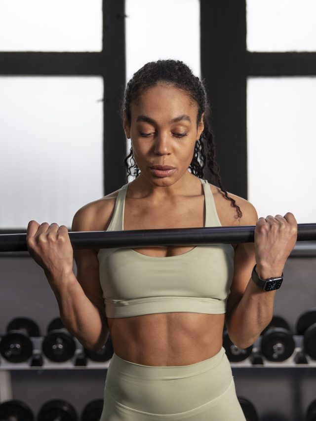 Capa de: 4 exercícios com barra reta para turbinar seus treinos
