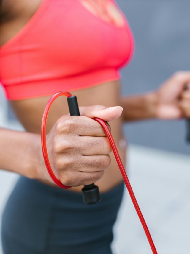 Capa de: 4 motivos  que fazem de pular corda  um exercício essencial para seu bem-estar