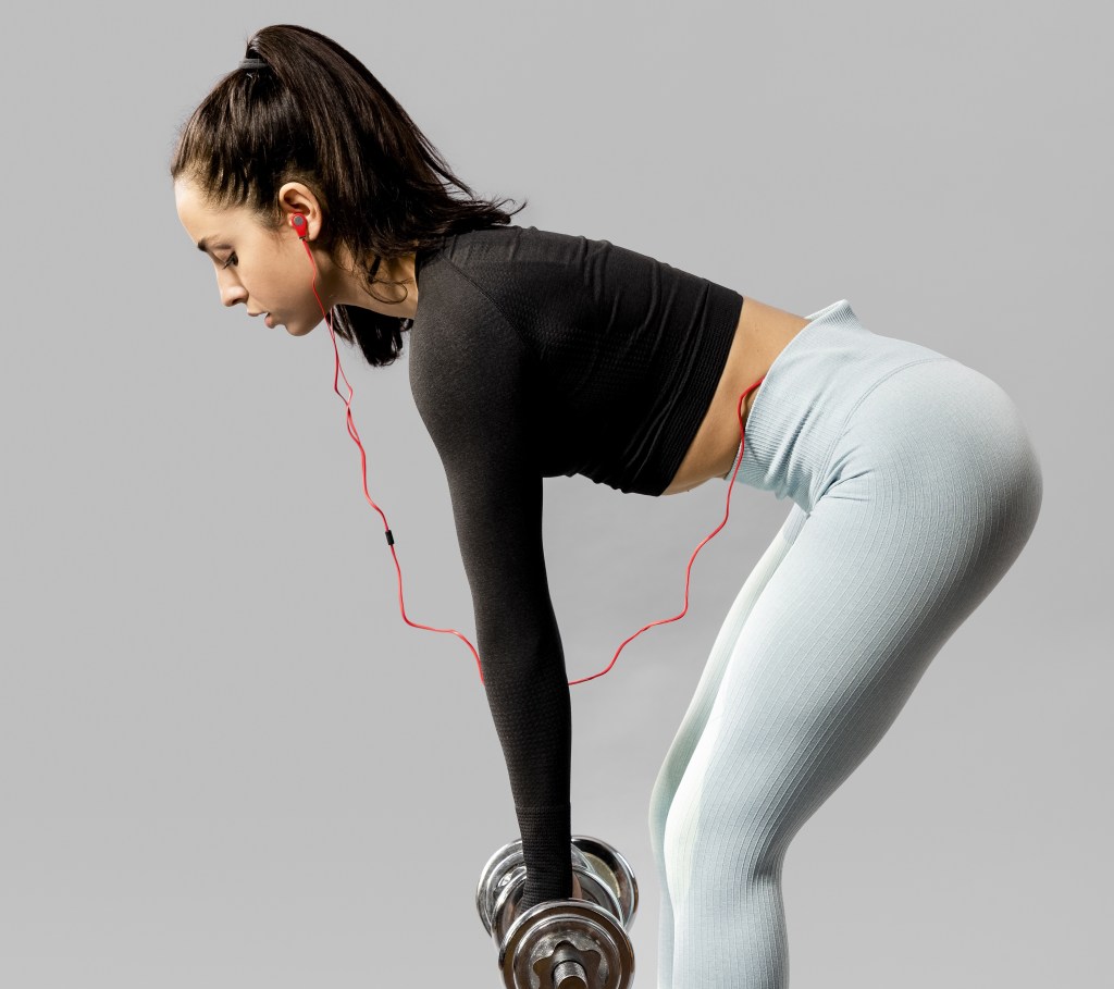 Stiff unilateral: 4 variações para turbinar seu treino de glúteos