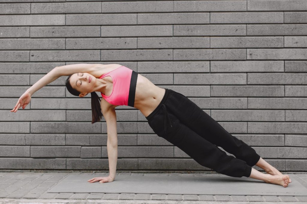 Melhore seu treino: 4 exercícios de Pilates para incluir na academia