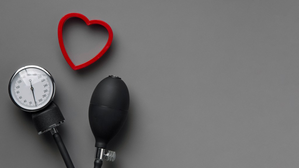 Hipertensão: conheça 5 alimentos que podem agravar sua saúde