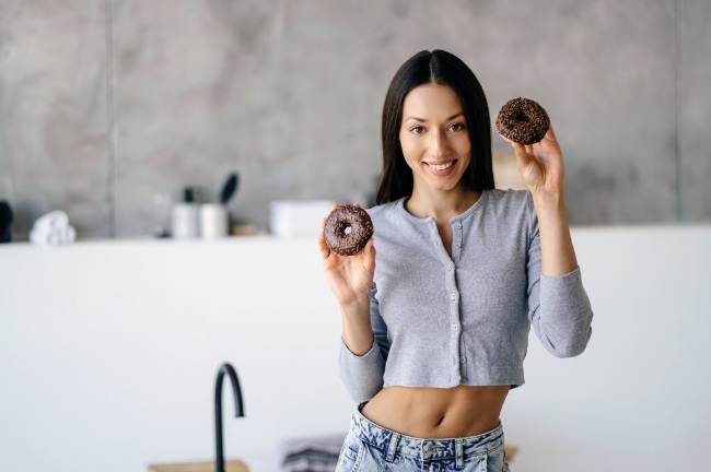 Chocolate no pré-treino? Saiba como consumir sem prejudicar o desempenho na Páscoa