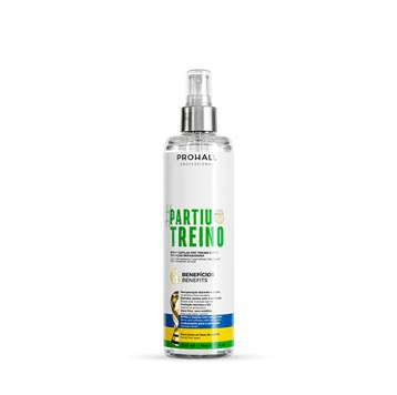 Frasco branco de spray Prohal Partiu Treino com tampa prateada, r&oacute;tulo verde e amarelo, e texto em portugu&ecirc;s e ingl&ecirc;s sobre benef&iacute;cios para o cabelo